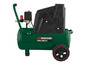 Ein grüner Parkside PKO 248 A1 Kompressor mit einem Rad.