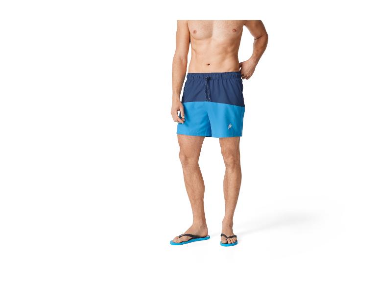 Badeshorts und Flip-Flops: Sommer-Outfit.