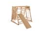 Hölzernes Kinder-Klettergerüst mit Rutsche, Strickleiter und Kletternetz.