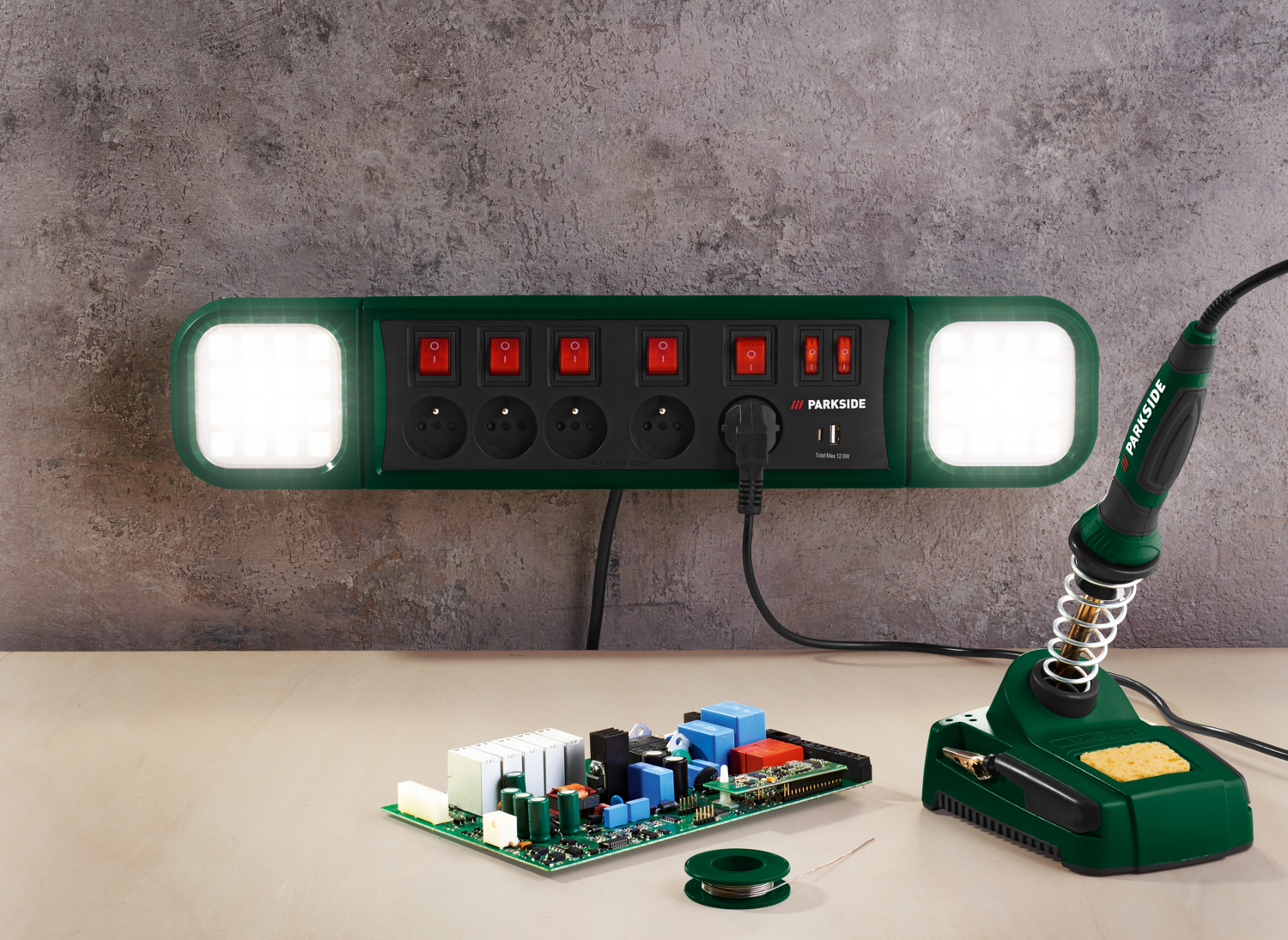 PARKSIDE® LED-Arbeitsleuchte mit Steckdosenleiste »PASD 3680 A1« – Bild 3 von 4