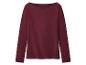 Dunkelrotes Langarmshirt mit U-Boot-Ausschnitt.