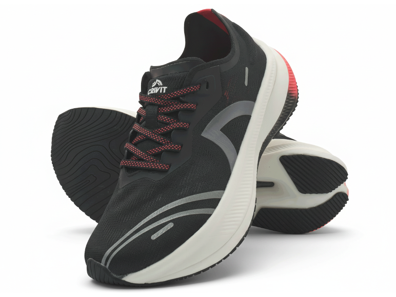 Paar schwarz-weiße Laufschuhe mit roten Schnürsenkeln und Akzenten.