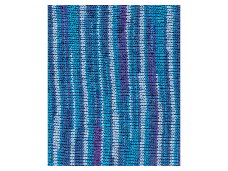Gestrickter Stoff mit blauen und violetten Streifen.