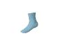 Ein hellblauer Socken mit Rüschen am oberen Rand.