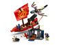 Lego Ninjago Set mit Drachenboot, Gefängnis und Ninjafiguren.