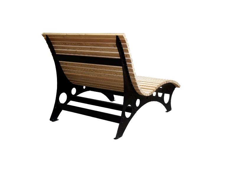 Moderne Gartenbank aus Holz und Metall