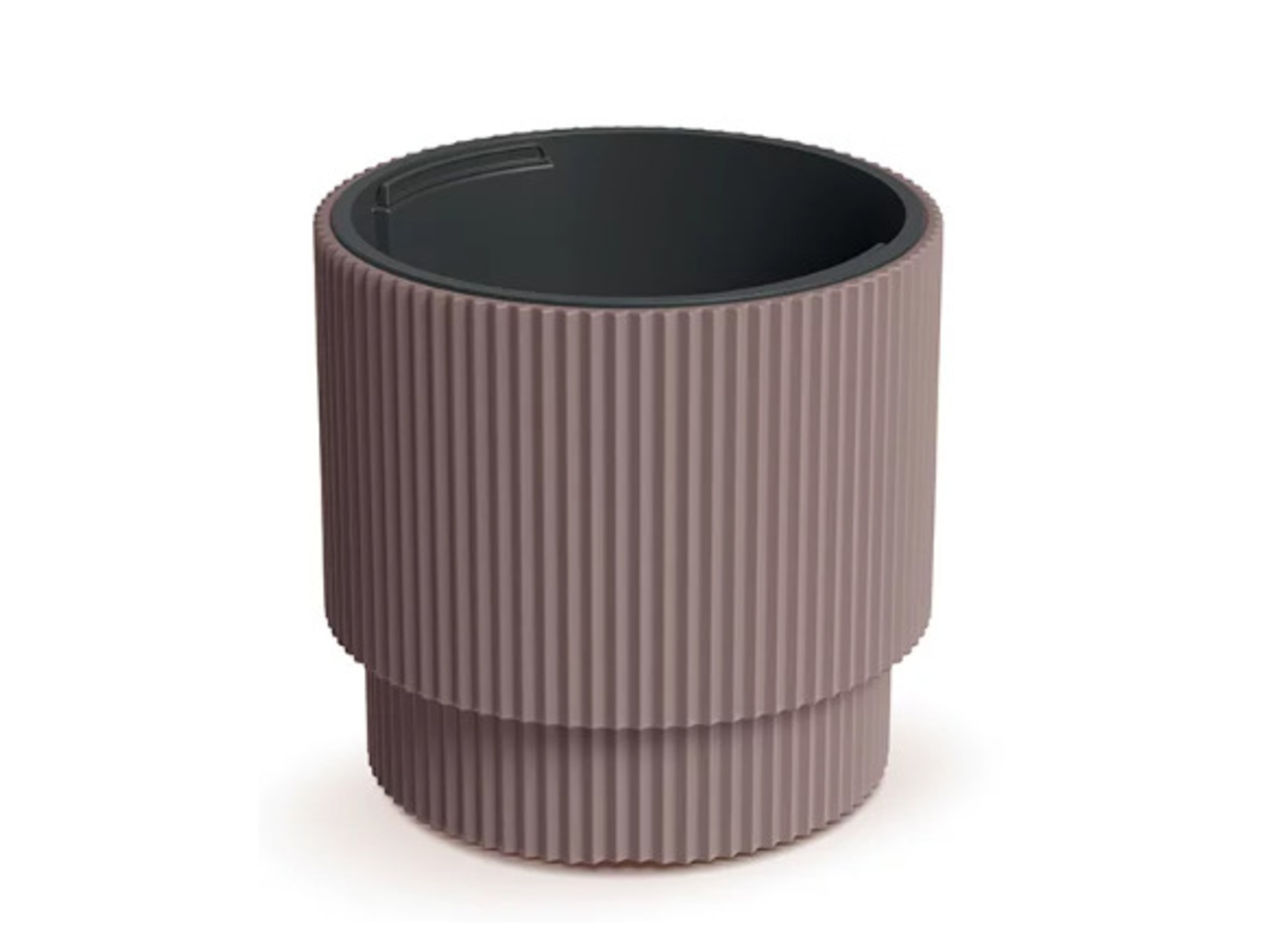 Prosperplast Blumentopf Milly (marsala, 375×395)““ | auf der Terrasse oder im Garten. Der Blumentopf zeichnet sich durch seine gerippte Oberfläche und seine gedeckten Farben aus. Er ist aus hochwertigem Kunststoff gefertigt, der Frost Temperatur- und UV-Beständigkeit gewährleistet. Er ist mit einem Einsatz ausgestattet, so dass nicht der gesamte Topf mit Pflanzensubstrat gefüllt werden muss. Der Einsatz lässt sich dank der Griffe leicht herausnehmen, so dass man Zugang zum Inneren des Topfes hat. Produktmerkmale tabletd Pflanzvolumen: ca. 20 l Einsatz / 38 l Blumentopf Farbe: anthrazit, hellgrau, marsala, weiß UV-beständig: ja Frostsicher: ja Outdoor geeignet: ja Ablaufloch: nein Wasserspeicher: – Material: Polypropylen Maße: ca. Ø 375 x H 395 mm Gewicht: ca. 1,78 kg Lieferumfang: 1x Blumentopf, 1x Einsatz““