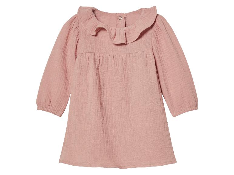 Rosa Babykleid mit langen Ärmeln und Rüschenkragen.