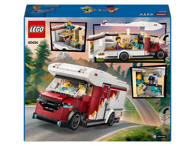 LEGO City Wohnmobil mit Minifiguren und Innendetails auf einer Bergstraße.