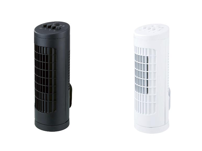 Zwei Turmventilatoren, einer schwarz und einer weiß, mit Bedientasten oben.