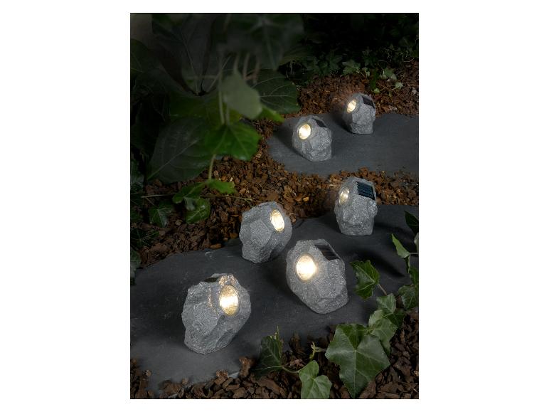 Solarleuchten im Stein-Design für den Garten.