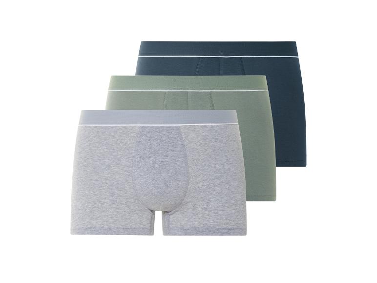 Drei Boxershorts in neutralen Farben.