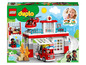 LEGO Duplo Feuerwehrstation mit Feuerwehrauto, Hubschrauber und Figuren.