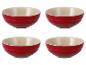Vier rote Le Creuset Schalen.