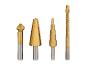 Vier goldfarbene Bohrer, darunter Stufenbohrer und ein Senkbohrer.