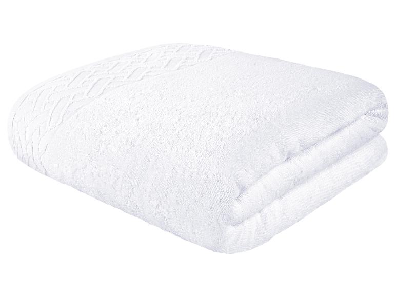 Ein weißes Handtuch mit einem Reliefmuster.