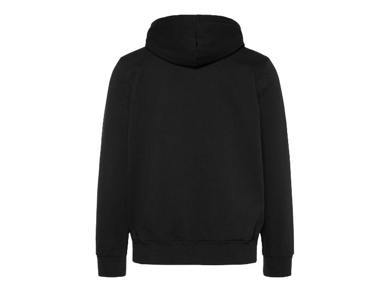 Schwarzer Kapuzenpullover auf weißem Hintergrund