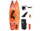 Orange-rotes Stand-Up-Paddleboard mit Zubehör: Leash, Flossen, Tasche und Reparaturset.