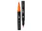 Oranger Dual-Tip-Marker mit Pinsel- und feinen Spitzen, beschriftet mit „DUAL TIP MARKER“.