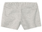 Graue Baby-Shorts.