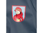Eine dunkelblaue Regenjacke mit einem Feuerwehrmann-Motiv.