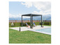 Eine moderne Pergola mit Pool und Liegestühlen im Garten.