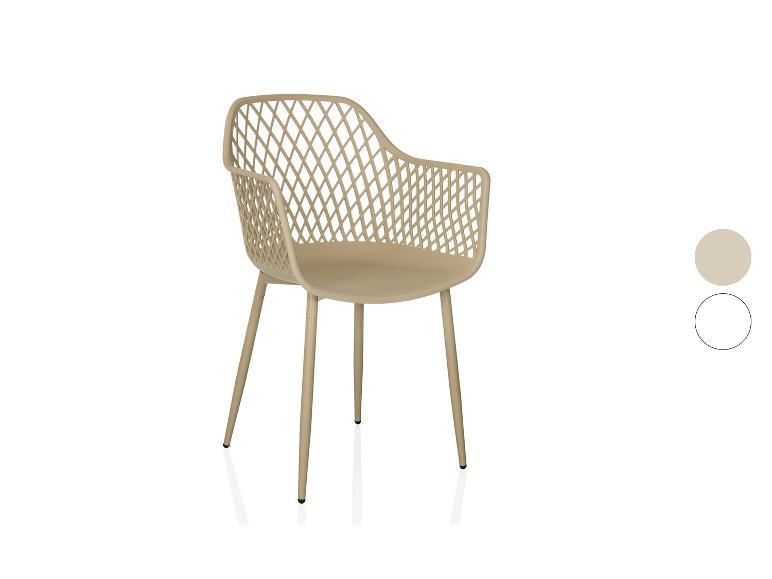 Beiger Stuhl mit durchbrochener Rückenlehne und Armlehnen