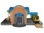 Eisenbahnspielset mit gelbem Zug und orangefarbenem Gebäude