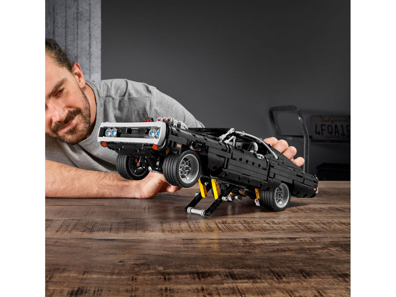 Gehe zu Vollbildansicht: LEGO® Technic 42111 »Dom's Dodge Charger« - Bild 4