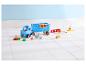 Peppa Pig Holzspielzeug, bestehend aus einem Lastwagen, Anhänger, Figuren und Werkzeugen.