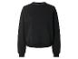 Schwarzes Langarm-Sweatshirt mit Rundhalsausschnitt und Text am Kragenrand.