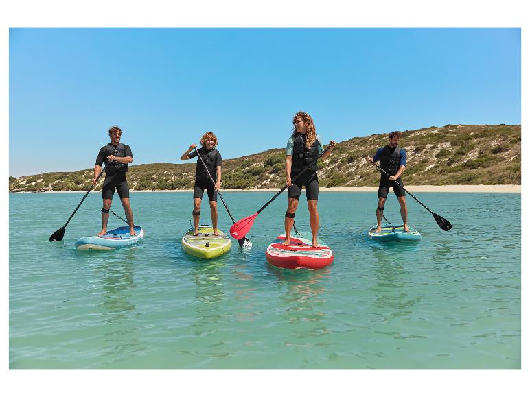 Stand-Up-Paddler auf aufblasbaren SUP-Boards.