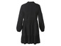 Schwarzes Kleid mit langen Ärmeln und Rüschen am Saum.