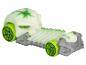 Ein weißer Hot Wheels Wagen mit einem Totenkopf-Design, der im Dunkeln leuchtet.