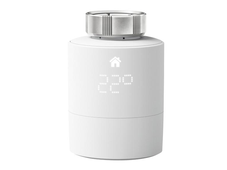 Ein weißer intelligenter Thermostat mit digitalem Display.