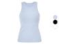 Ein hellblaues, geripptes Tanktop.