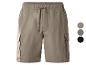 Khaki Cargo-Shorts mit elastischem Bund und Kordelzug, mit Farboptionen.