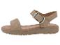 Beige Damen-Plateausandalen mit breitem Riemen und Knöchelschnalle.
