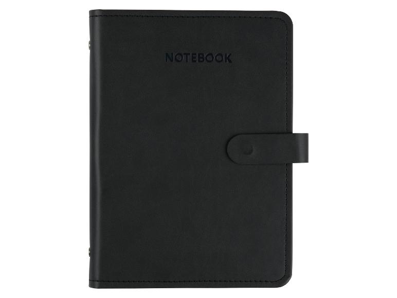 Schwarzes Leder-Notizbuch mit einem Riemenverschluss.