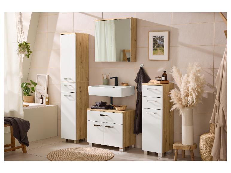 Badezimmermöbel-Set mit Waschbecken, Spiegel und Schränken in heller Holzoptik und Weiß.