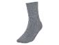 Graue gerippte Socke