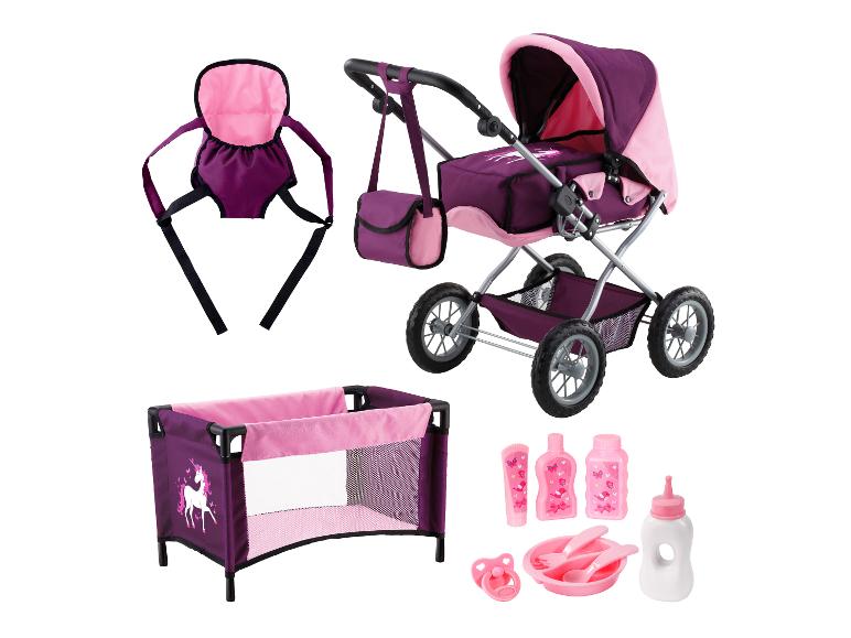 Puppenspielset: Kinderwagen, Einhorn-Reisebett und Pflegezubehör in Pink und Lila.