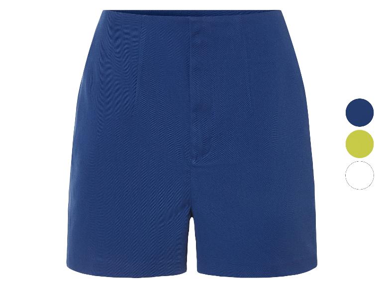 Blaue Stoffshorts, in verschiedenen Farben erhältlich.