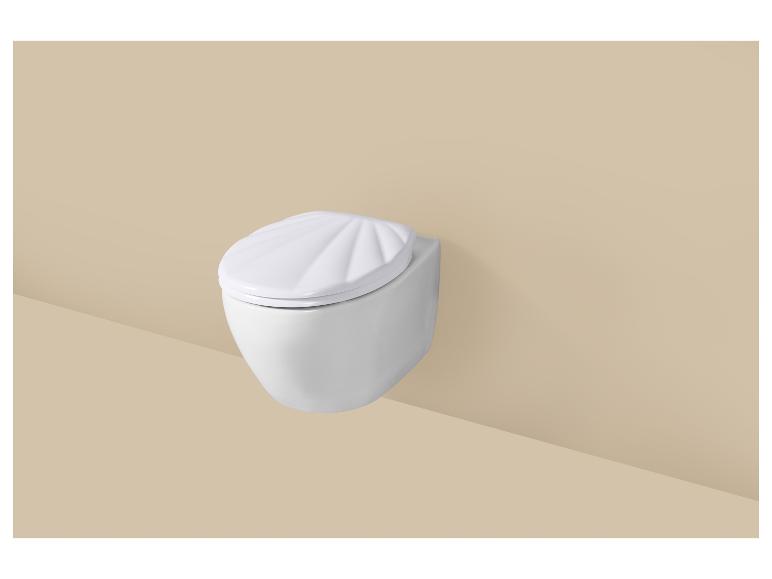 Wand-WC mit weißem Muschelsitz auf beigem Hintergrund.