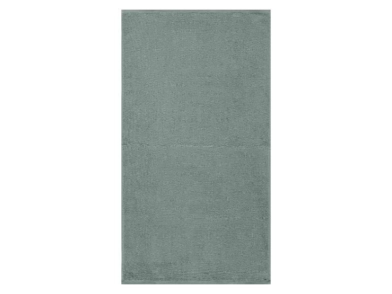 Ein hellgrünes Badetuch mit Baumwolltextur.