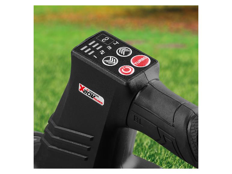 Nahaufnahme des Bedienfelds eines Parkside X20V Team Akku-Rasentrimmer.