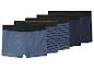 Fünf Herren-Boxershorts in Blautönen, einige einfarbig, einige gestreift.