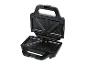 Offener schwarzer Sandwichmaker mit dreieckigen Platten