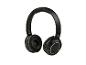 Schwarze Over-Ear-Kopfhörer mit dem Buchstaben R auf dem linken Ohrhörer.