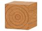 Ein Holzwürfel mit sichtbaren Jahresringen auf einer Seite und Holzmaserung auf den anderen.